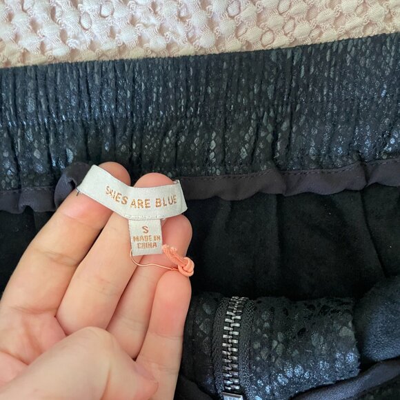 NWT Skies are Blue LA Black Snake Print Zip-up Miniskirt Size S - Picture 7 of 12